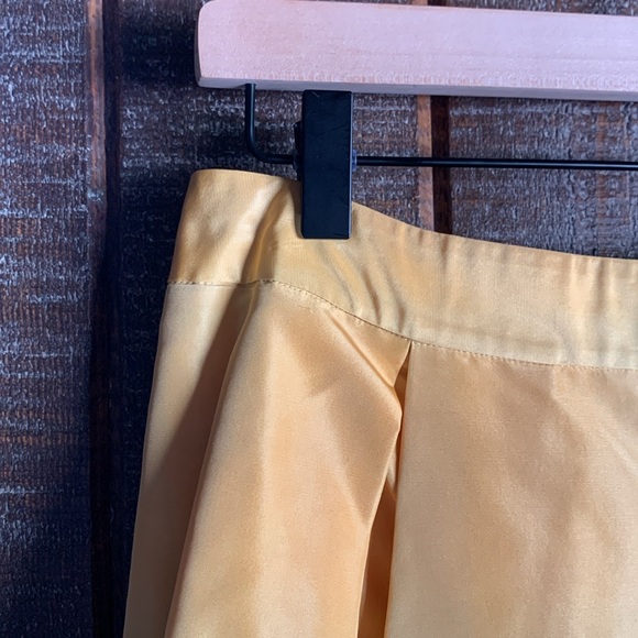 Banana Republic Butter Yellow Gold Pleated Silk Skirt Size 4 - Picture 4 of 15